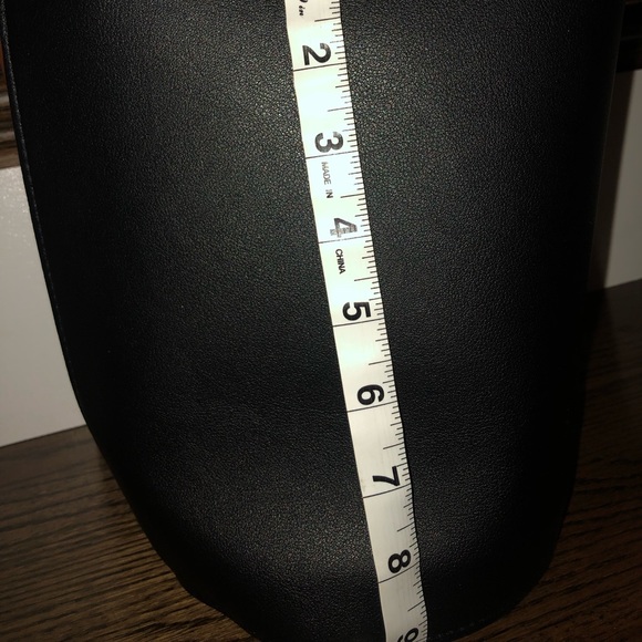 S O L D .Bucket crossbody❗️♥️❤️ - Picture 6 of 6